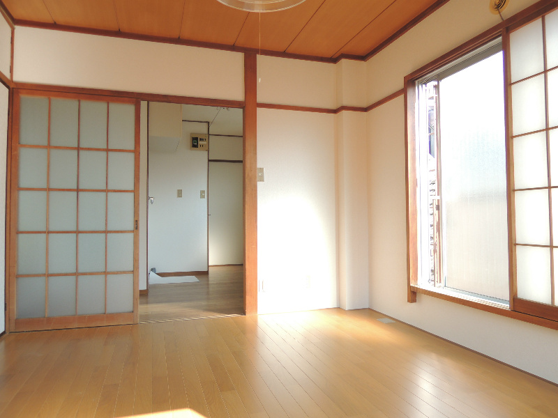 Living and room. Sunny!