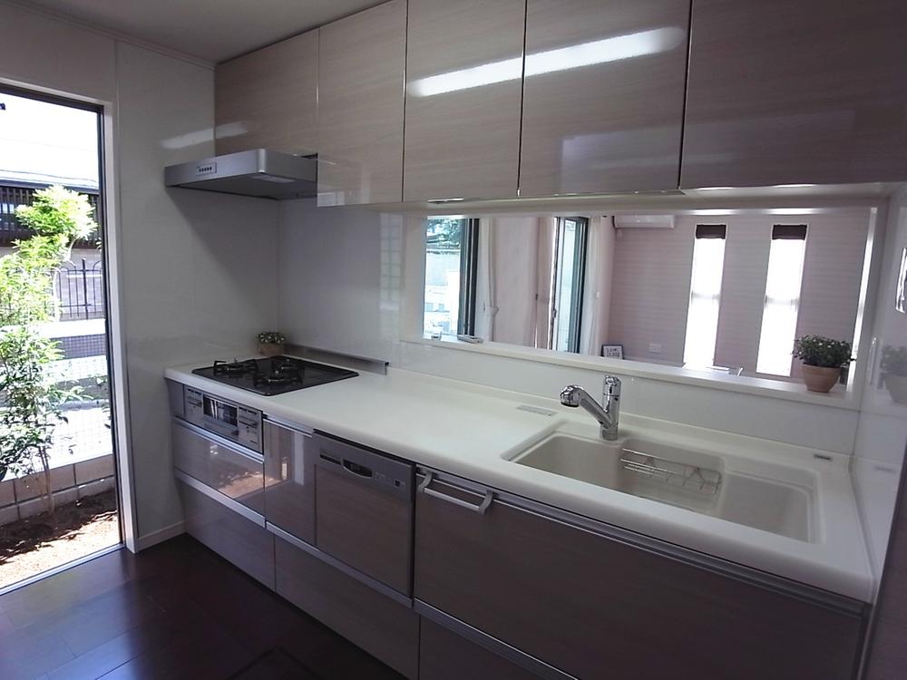Same specifications photo (kitchen). Kitchen construction cases