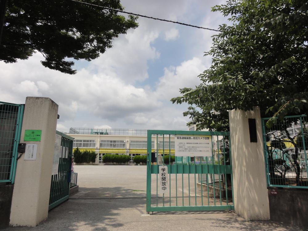 Primary school. 545m to Suginami Ward Shinomiya Elementary School