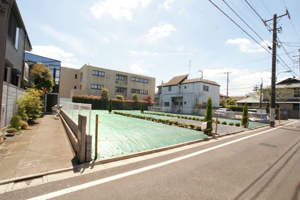 Local photos, including front road. Widely neat front road. Compartment equipped subdivision. 