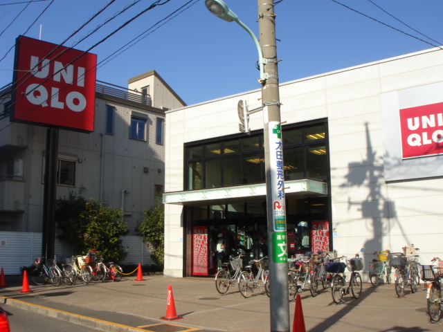 Shopping centre. 371m to UNIQLO Suginami Shimo Igusa store (shopping center)