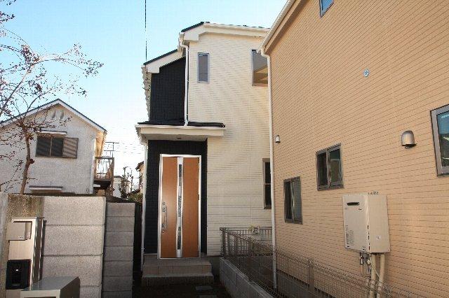 Local appearance photo. Local (12 May 2013) Shooting