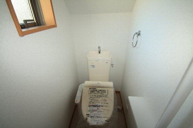 Toilet. Indoor (12 May 2013) Shooting