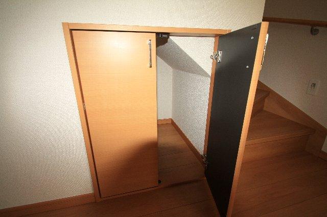 Receipt. Stairs under storage