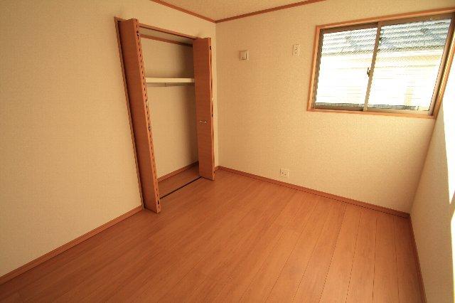 Non-living room. Indoor (12 May 2013) Shooting