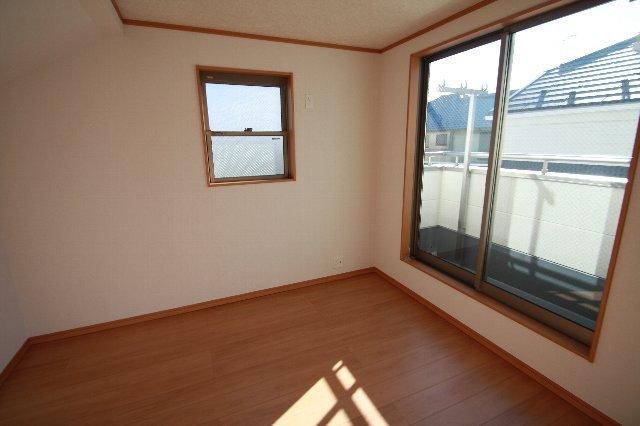 Non-living room. Indoor (12 May 2013) Shooting