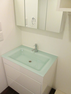 Washroom. Wash basin