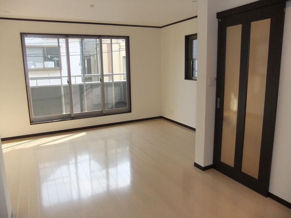 Same specifications photos (living). Seller construction cases _ living