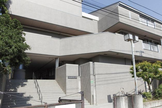 Primary school. Municipal Momoi 260m until the fifth elementary school