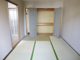 Living and room. There closet 6 quires of Japanese-style room