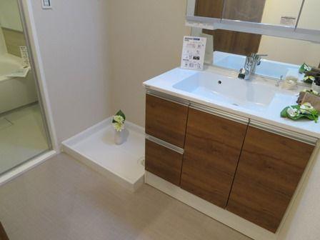 Wash basin, toilet