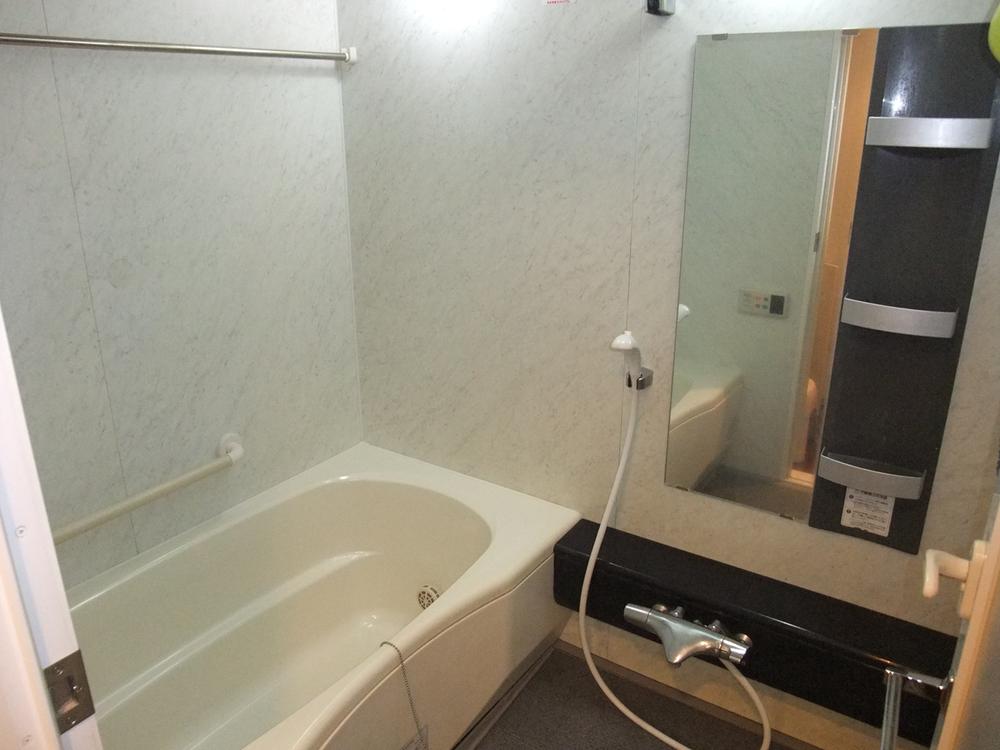 Bathroom. Indoor (11 May 2013) Shooting