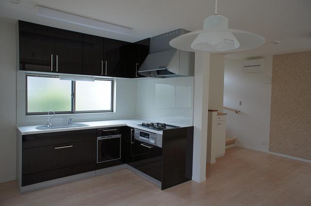 Same specifications photo (kitchen). Enforcement example