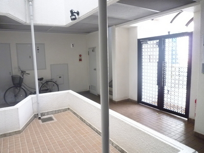 Other common areas. Light plug Entrance