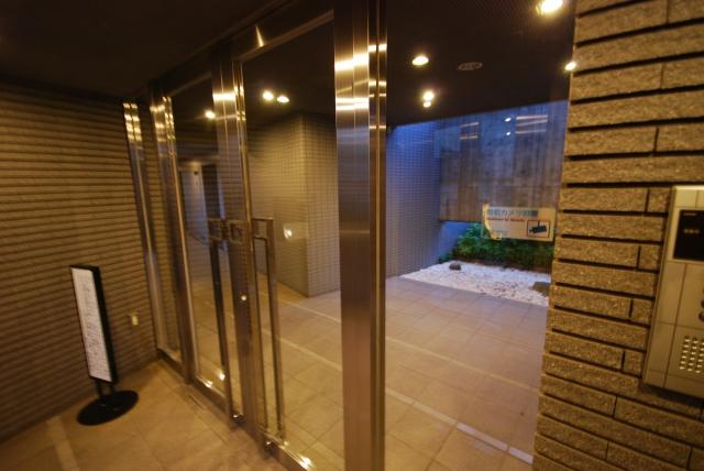Entrance. Common areas