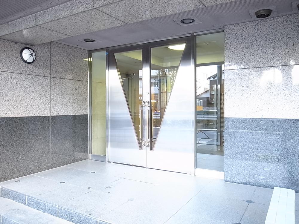 Entrance. Common areas
