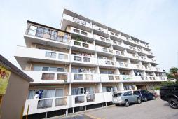 Local appearance photo. It is a good condominium of per yang south parking lot. (2013 November shooting)