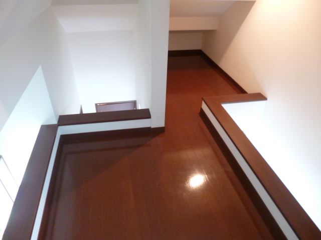 Living and room. Also in maisonette part is made through which the wind