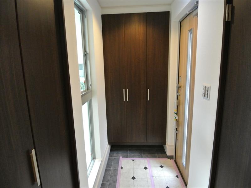 Entrance. Local (September 2013) Shooting