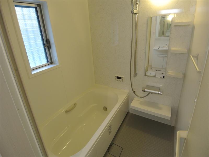 Bathroom. Local (September 2013) Shooting