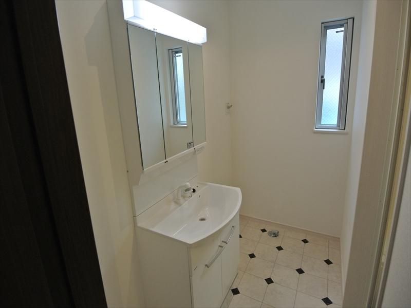 Wash basin, toilet. Local (September 2013) Shooting