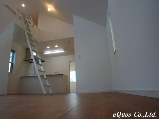 Same specifications photos (living). Same specifications