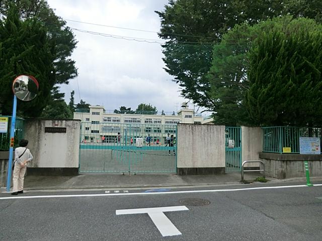 Primary school. 991m to Suginami Ward Kugayama Elementary School