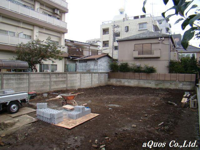 Local appearance photo. Local (10 May 2013) Shooting