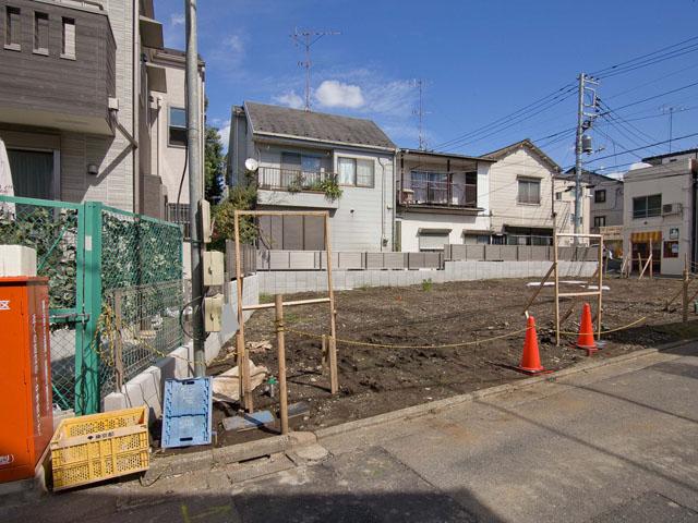 Local photos, including front road. Local (10 May 2013) Shooting