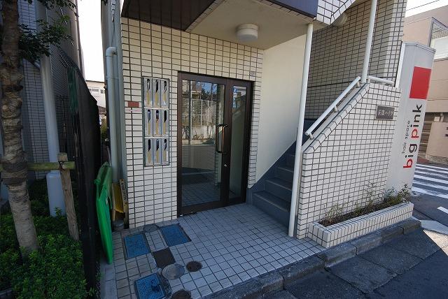 Entrance. Common areas