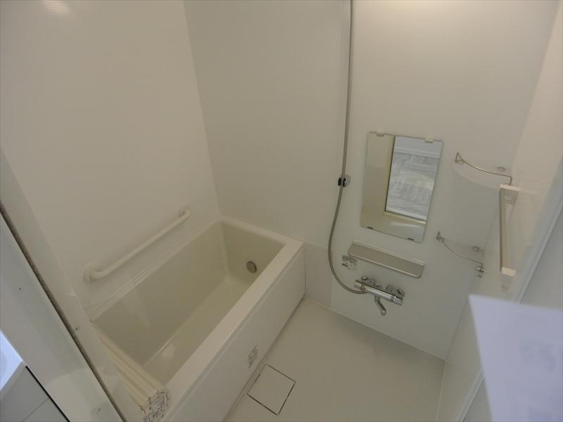 Bathroom. Local (11 May 2013) Shooting