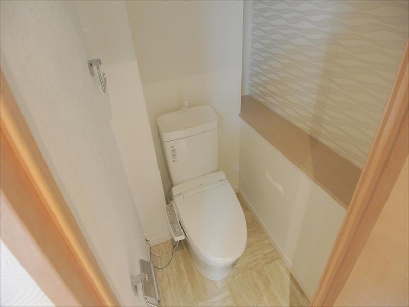 Toilet. Local (11 May 2013) Shooting
