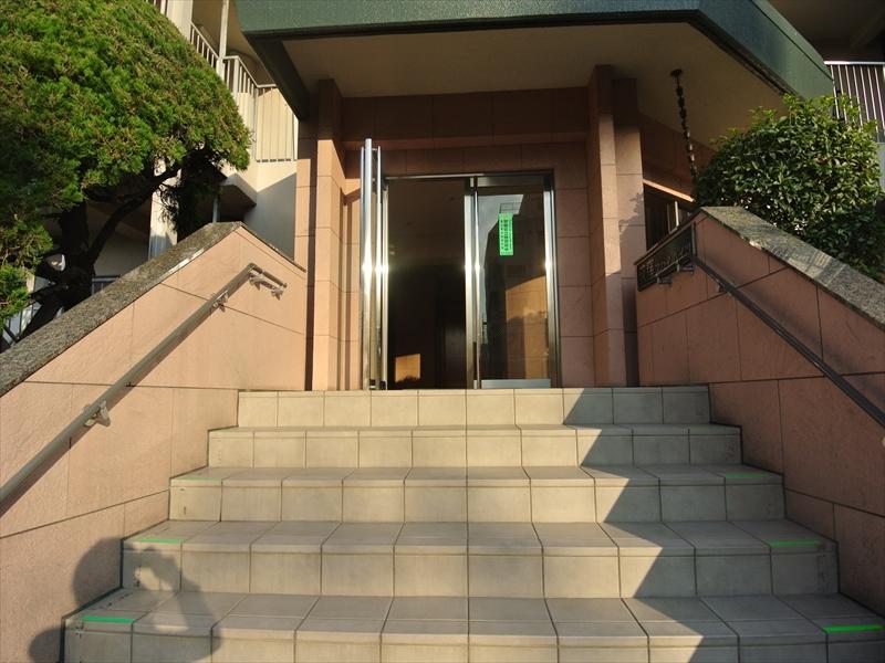 Entrance. Local (11 May 2013) Shooting
