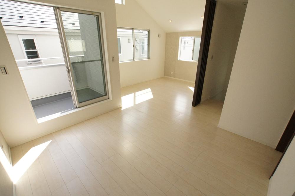 Living. Easy-to-use good living (B Building)