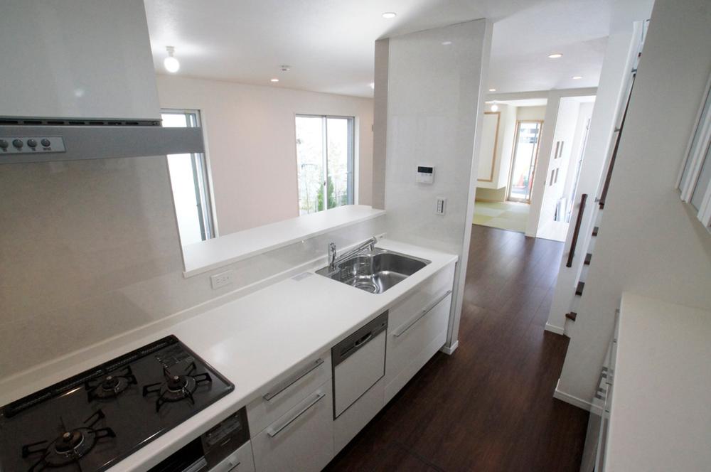 Kitchen. Dishwasher, It is with the cupboard (F Building)