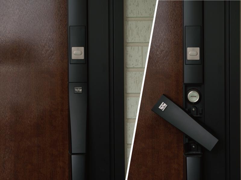 Security equipment. If carrying the remote control key, Adopting the next-generation of the entrance door that can open locked with the push of a button attached to the front door. It is a beautiful design a simple and hide the keyhole. 