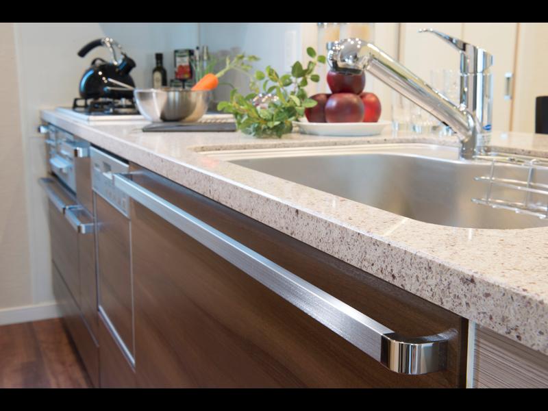 Other Equipment. Adopt artificial stone using natural crystal is the kitchen counter the (Fiorentino Stone). Heat resistance with high hardness ・ Excellent water resistance, When is the counter top to keep the beautiful and cleanliness even. 