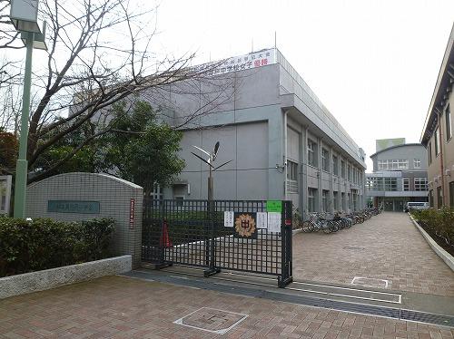 Junior high school. Takaido 850m until junior high school