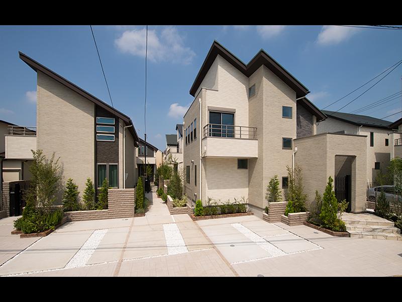 And rich planting, Precisely calculated outside structure plan. Produce a sense of unity rustic materials that give color to the cityscape. (August 2013 local shooting)