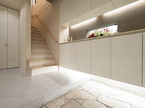 Also enhance security, It is a feature of this house. To work with the intercom at the entrance of the site, Equipped with a gate with a remote control lock. Similar to the entrance door, touch / It adopted a no-touch key, It has become the auto-lock. Also, Recording function with intercom set a parent machine and capable of moving the handset. You can also check the visitors no matter where the house in color monitor. It is also safe to have a first floor of all the windows and crime prevention triple glass. High-quality equipment, It does not stop only to security. Kitchens, Using natural crystal artificial stone countertops, etc., Adopted the material feeling of luxury. It is equipped with a glass top stove and dishwasher dryer. Vanity is, Twin bowl type that can be used side-by-side. Dated hand indirect lighting, 5-sided mirror equipped have an accommodating. Such as the entrance and walk-in closet, Do not miss the Nanoi generating device which is excellent in deodorizing function is installed. Also, Adopt a free wall design is in Western-style to be a private room of the family (depending on the plan). Children's growth, such as, It can respond flexibly to changes in the life style.  