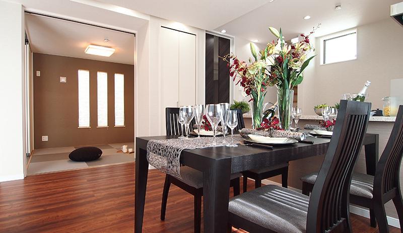 Living. New model house complete! A Japanese-style room, Room of a living-dining. (Local model house building / 2013 October shooting)