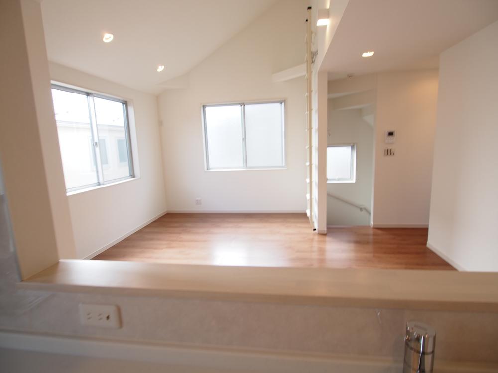 Kitchen. Living as seen from the kitchen (10 May 2013) Shooting