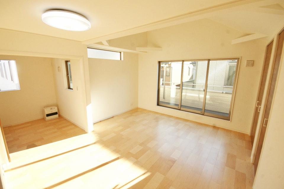 Rendering (introspection). It is abundantly incorporating bright living and the saturation light (example of construction)