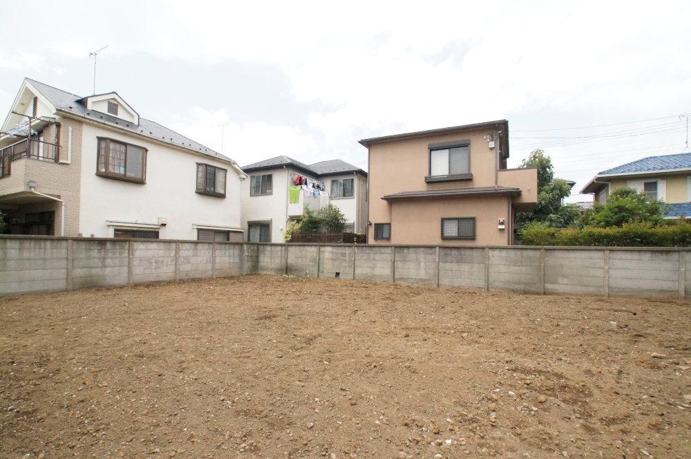 Local appearance photo. It is a subdivision that does not feel cramped feeling