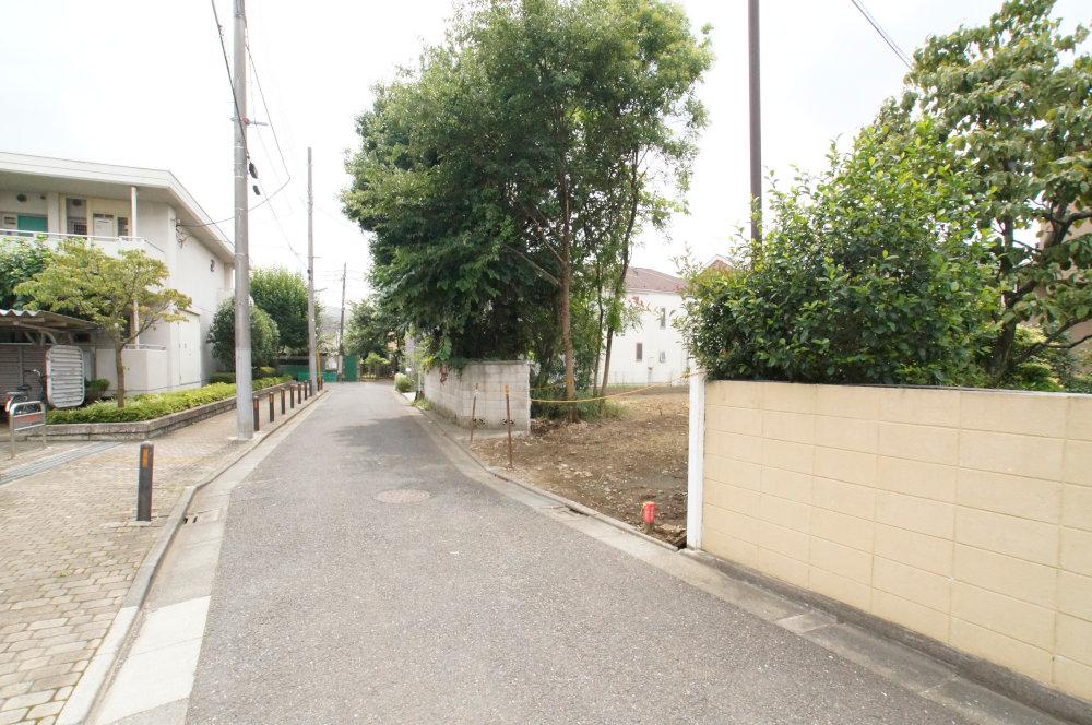 Local photos, including front road. Small front road the car street