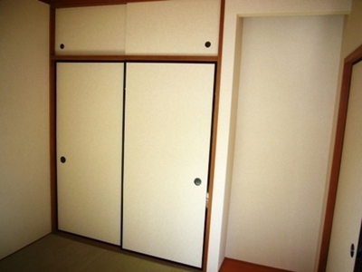 Receipt. There you between 1 closet of with upper closet.