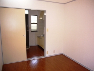 Living and room. It is the scenery that saw the kitchen from Western-style.