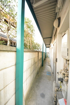 Other common areas. 1F shared hallway