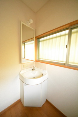 Washroom. Independent wash basin