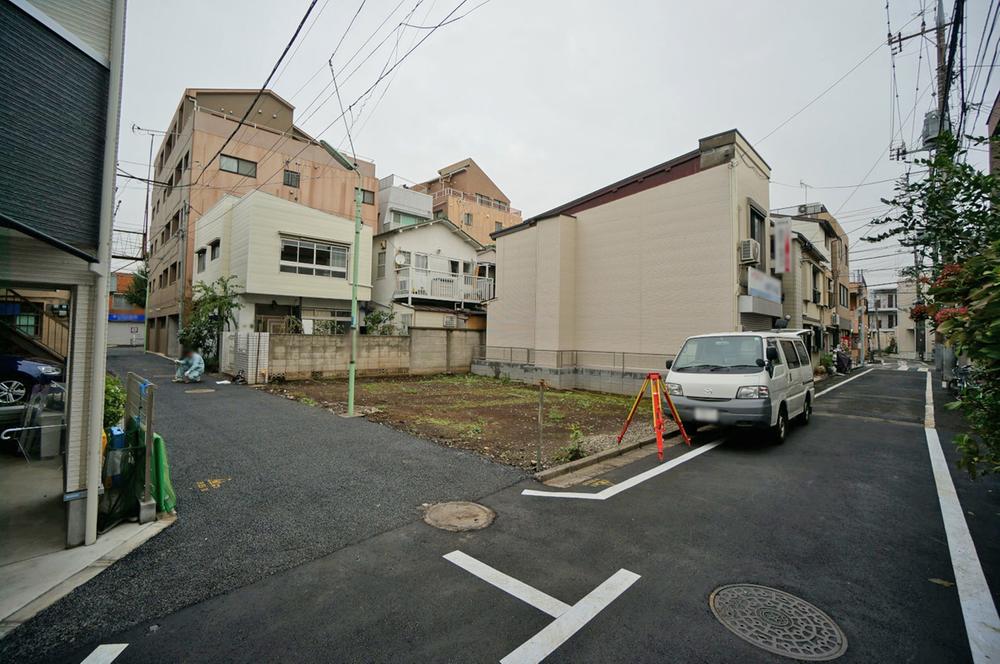 Local photos, including front road. It is shaping land ownership. 